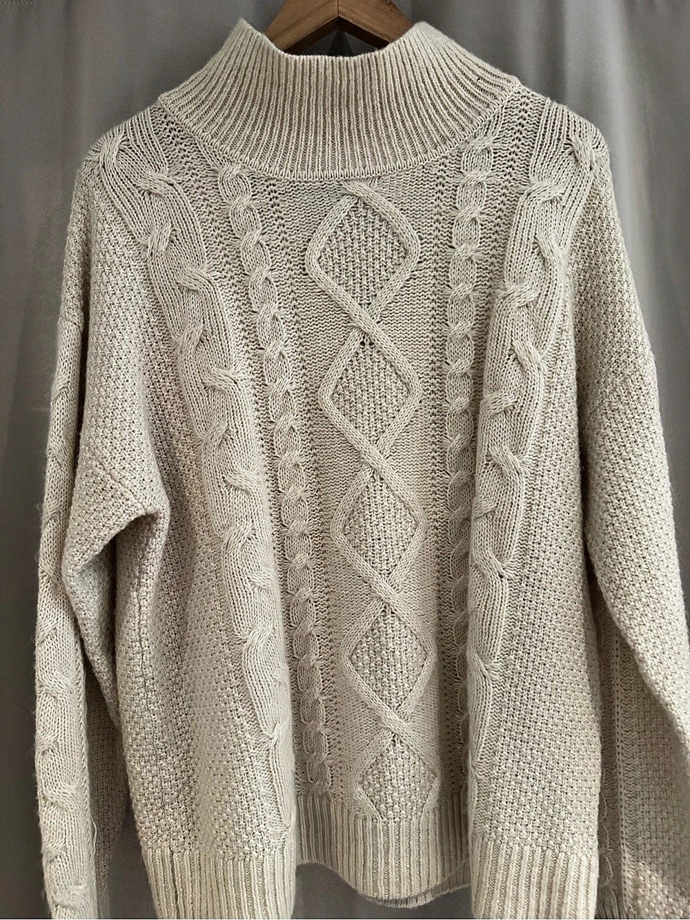 Gap Cable Knit Turtleneck in Cream Size Medium Like New